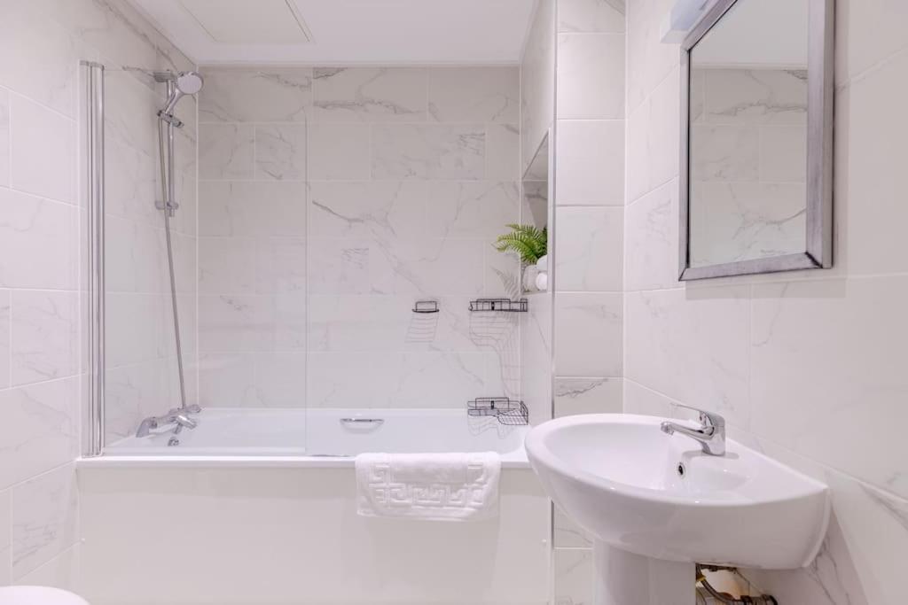 Vertigo Boutique Sleeps 4 London Kingston upon Thames  Eksteriør bilde
